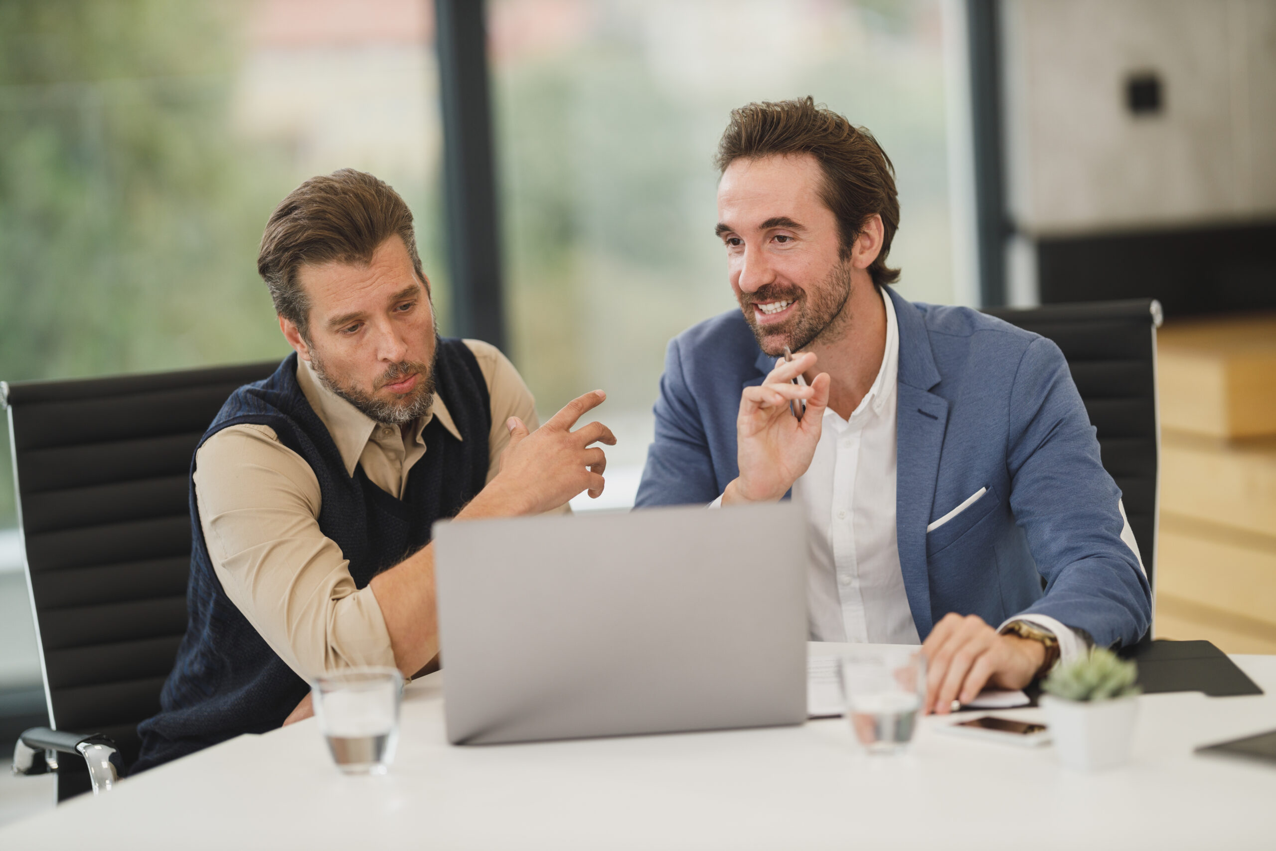 to menn snakker business